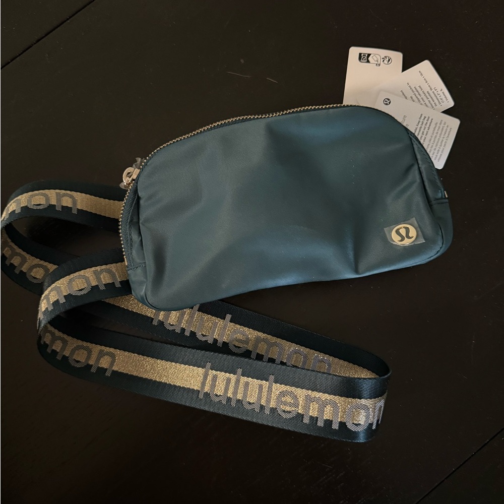 lululemon athletica everywhere belt bag - teal